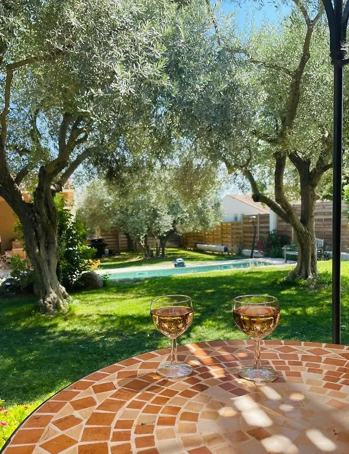 Gites En B&B Le Clos De La Cerise Châteauneuf-du-Pape Apartment