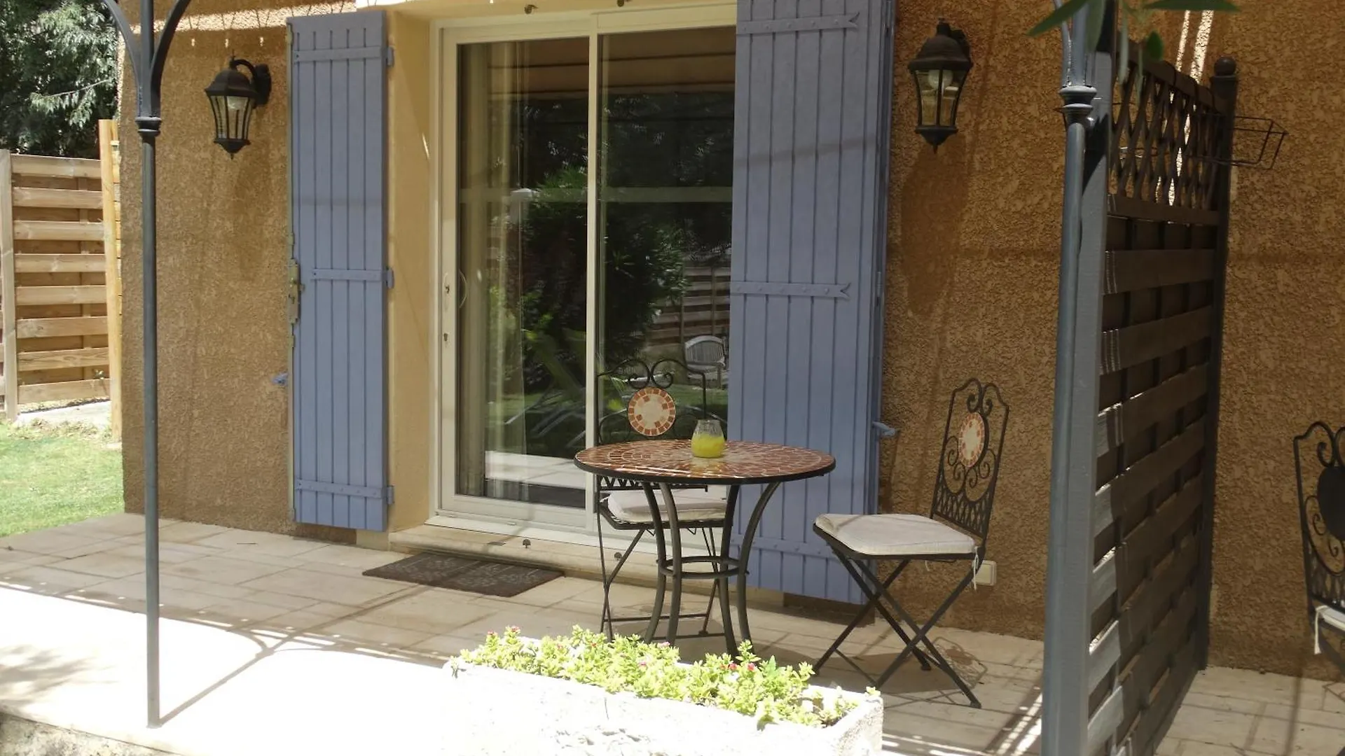 Apartment Gites En B&B Le Clos De La Cerise Châteauneuf-du-Pape Frankreich